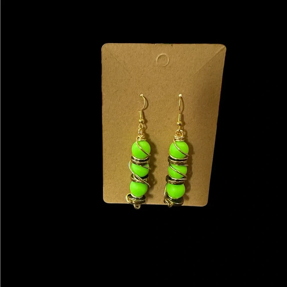 Neon Green Beaded Bracelet with Gold Tag - Picture 10 of 10